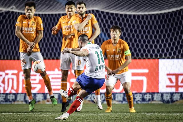 萨哈：曼联需要能在逆境中进球的前锋