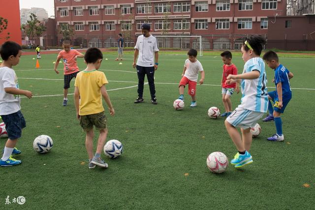 高诗岩21+10+8山东加时胜首钢 范子铭31分